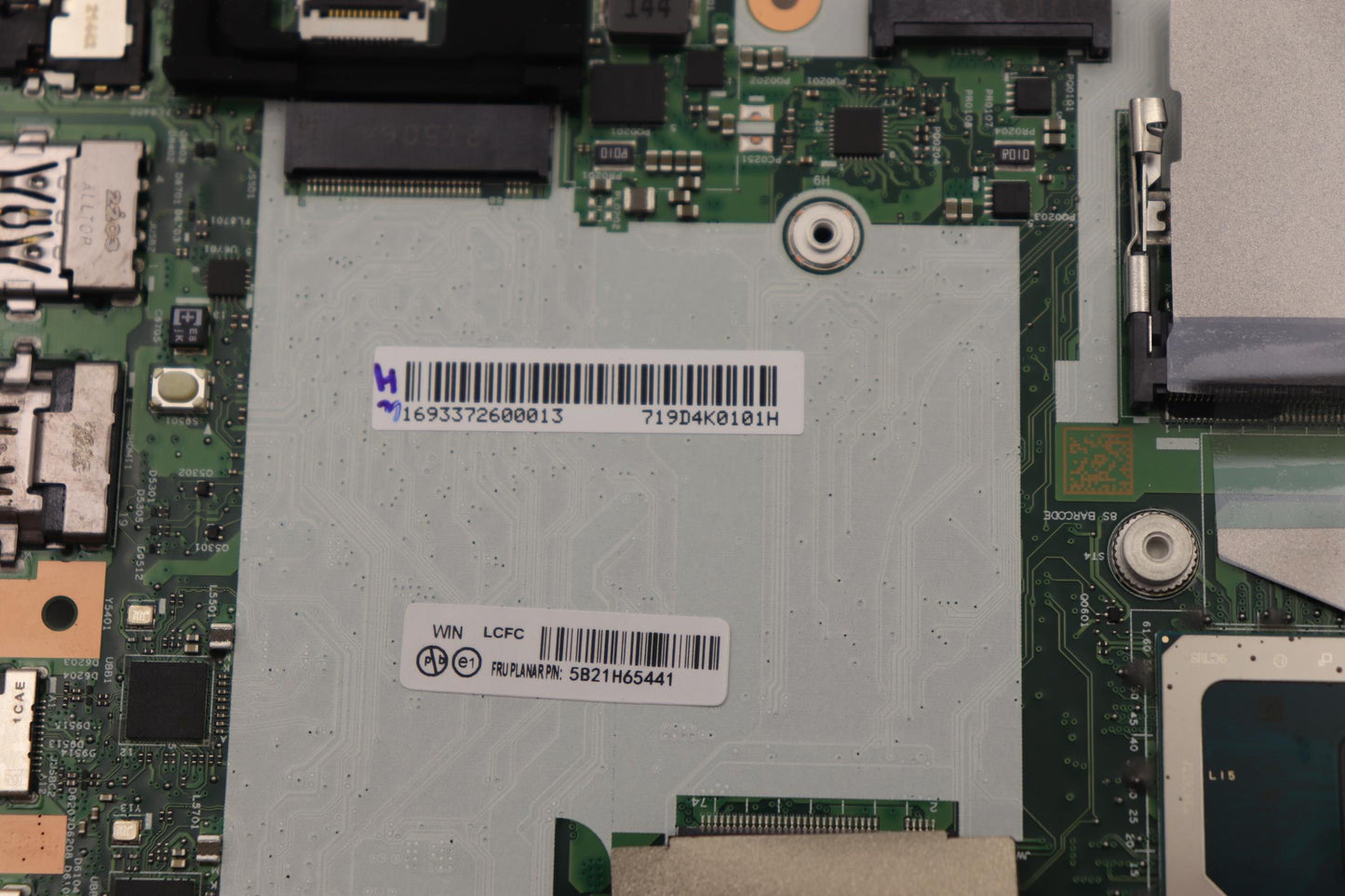 Lenovo Motherboard i7-1260P, 16GB RAM, AX211, Windows - 5B21H65441