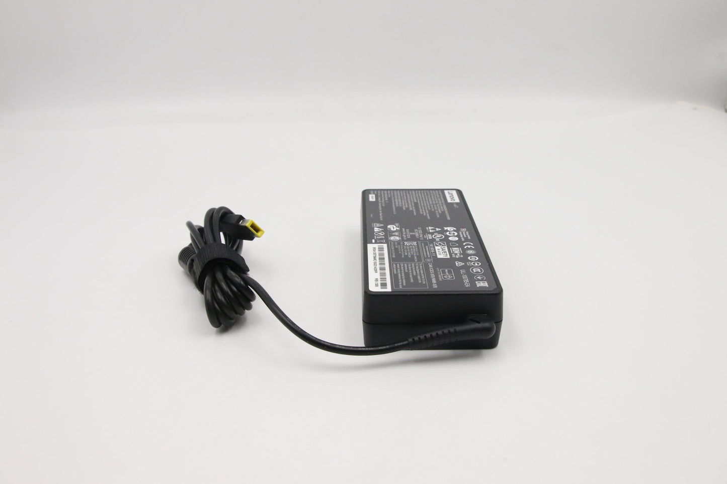 Lenovo 135W20Vdc3Pwwchy - 00HM670