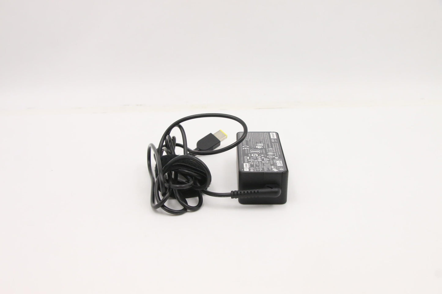 Lenovo (00PC756) AC Adapter, Rectangle, 45W, 3-Pin, Black