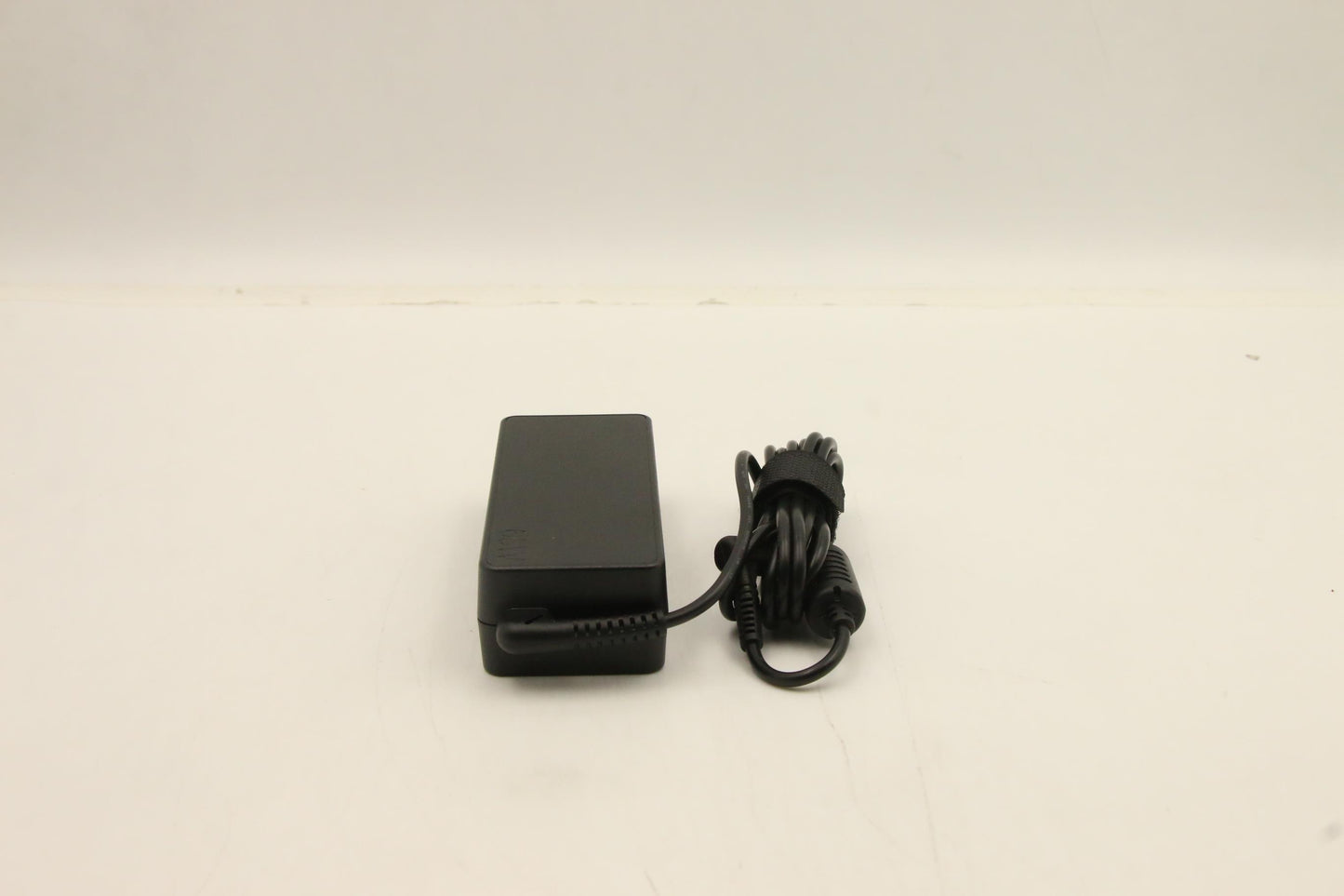 Lenovo (01FR051) 65W Round Power Adapter, Compact Design