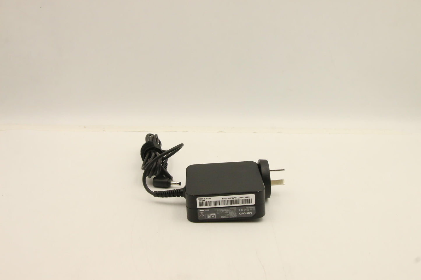 Lenovo (01FR145) Circular Adapter, 65W, 2P COO Black