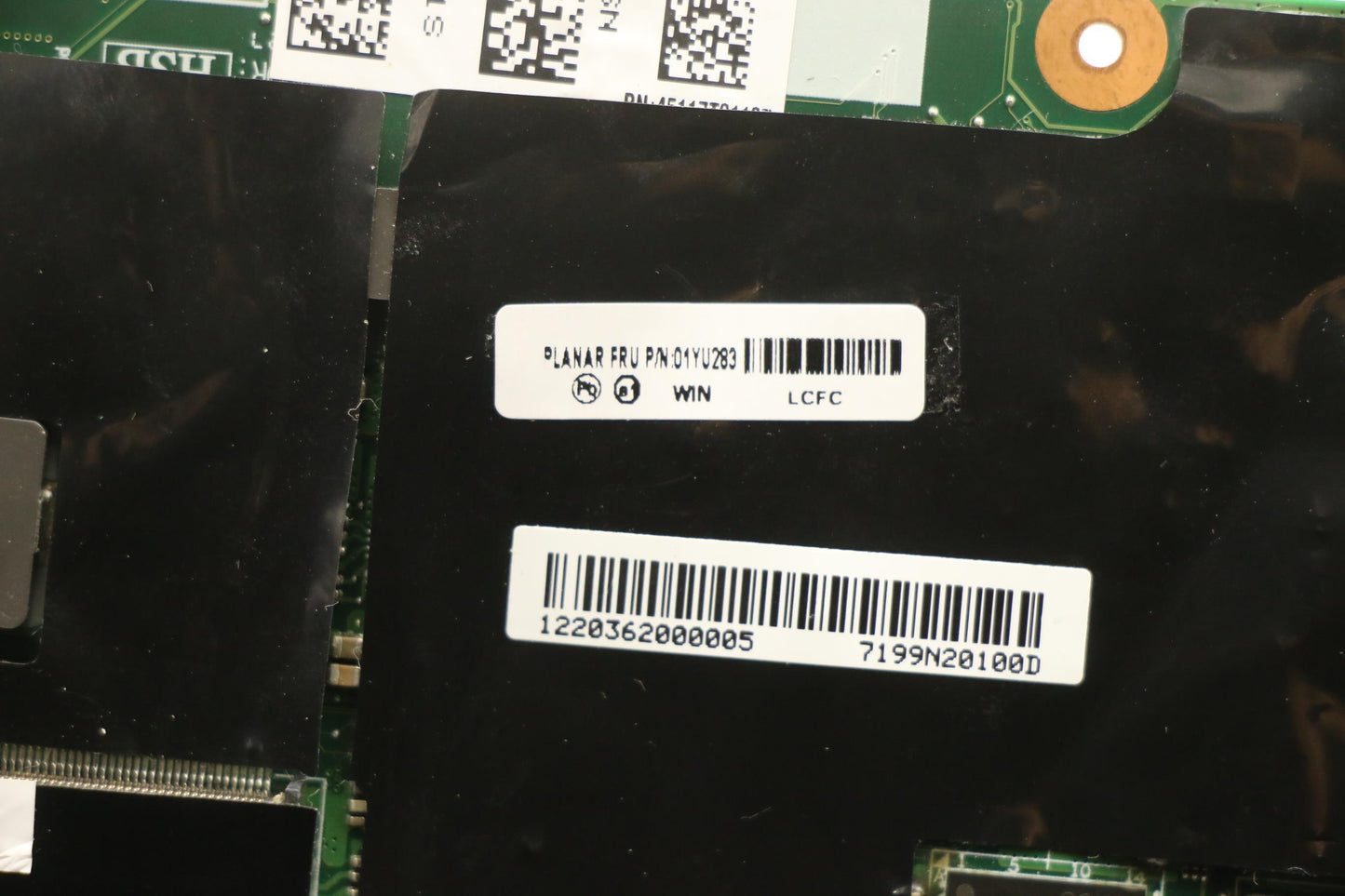 Lenovo Win,E-2186M,P5,16G,Amt,Y-Tpm2 - 01YU283