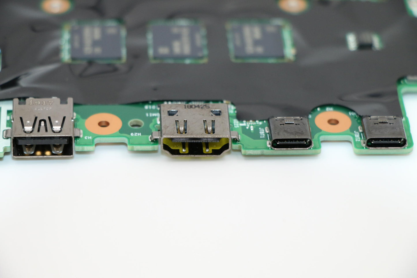 Lenovo Nok,E-2176M,P4,8G,Amt,Y-Tpm2 - 01YU295
