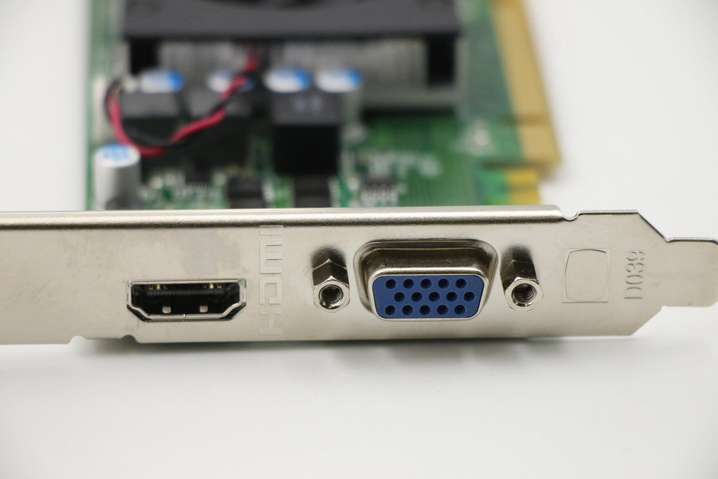 Lenovo Bld@Radeon 520@1G D5 Db H Hp - 01YW860