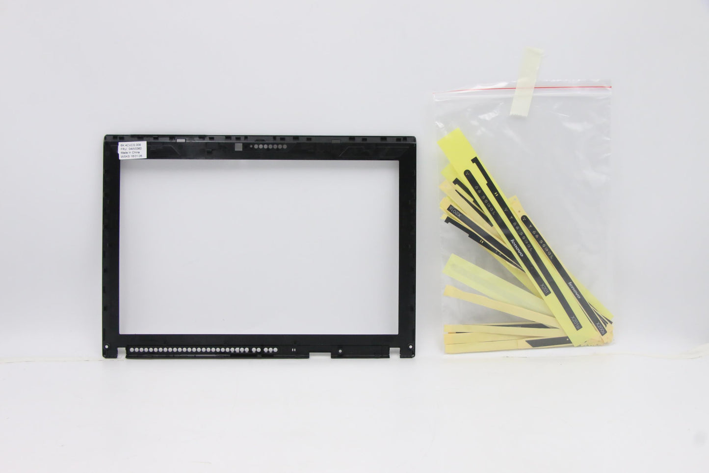 Lenovo Bezel Lcd Bzl For Wxga - 04W0360