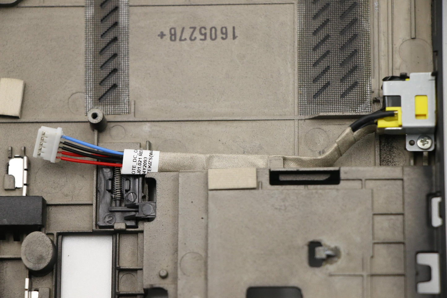 Lenovo Assembly Lower Case Wlabel - 04Y2090