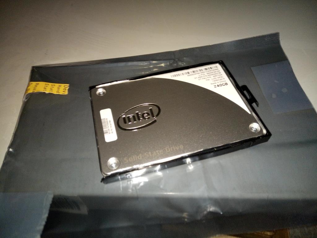 Lenovo Sd Solid State Drives - 00UP383