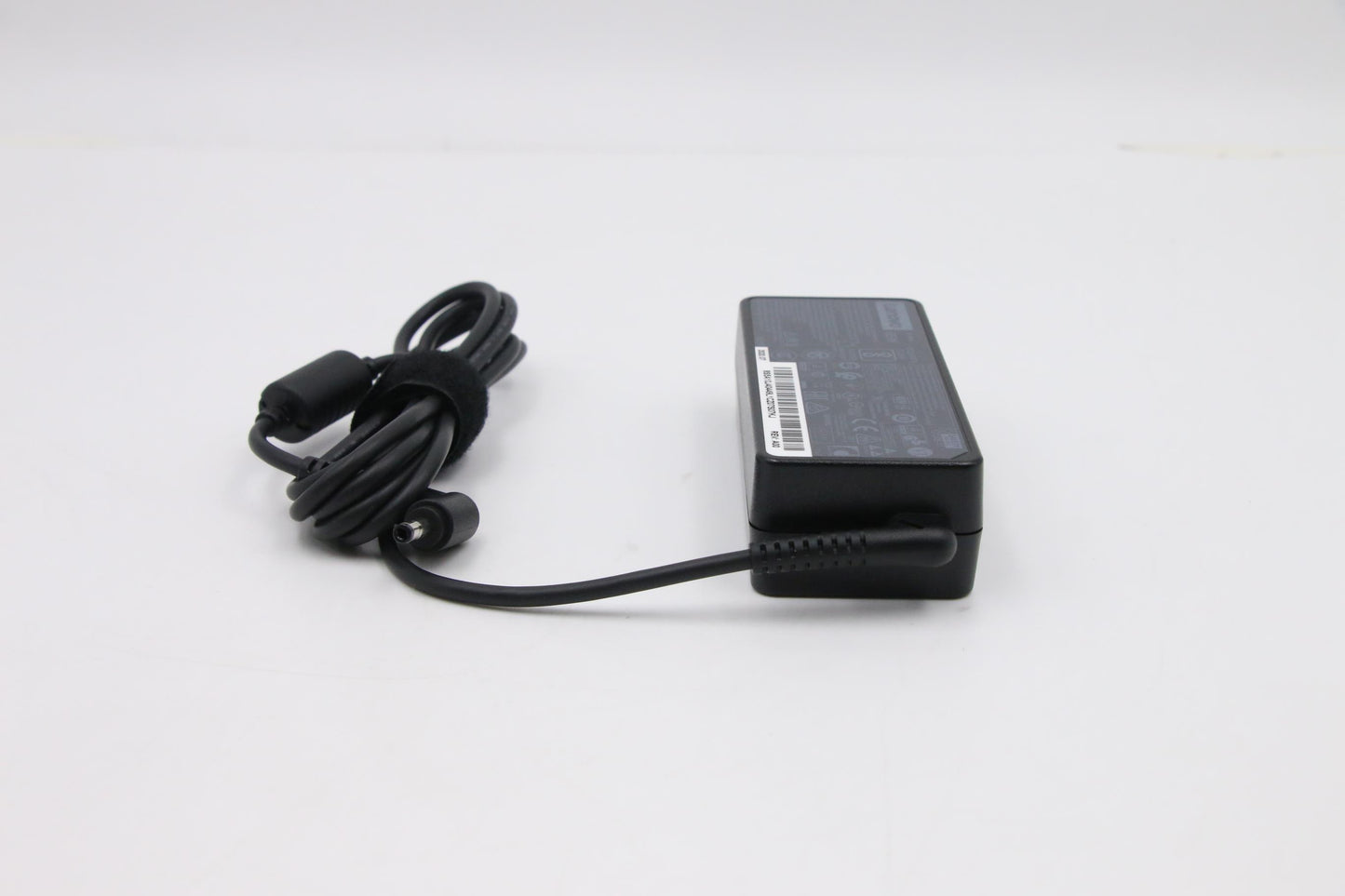 Lenovo (5A10J40449) Round AC Adapter, 65W, 3P, Black