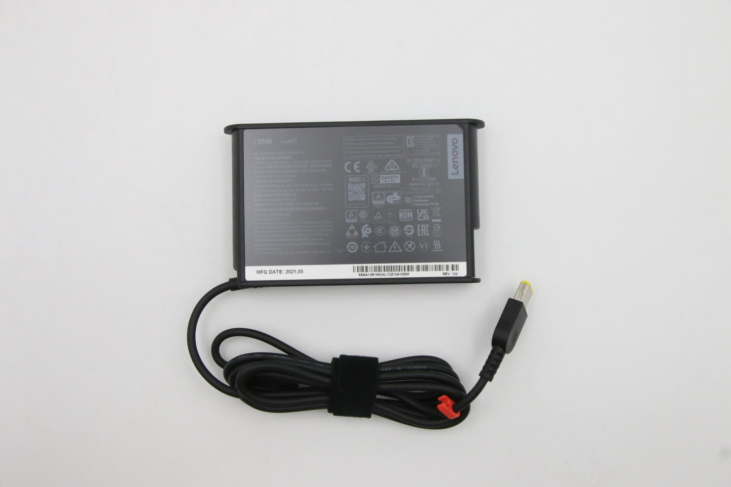 Lenovo (5A10W86257) AC Adapter, Rectangle, 135W, 3-Pin, Black