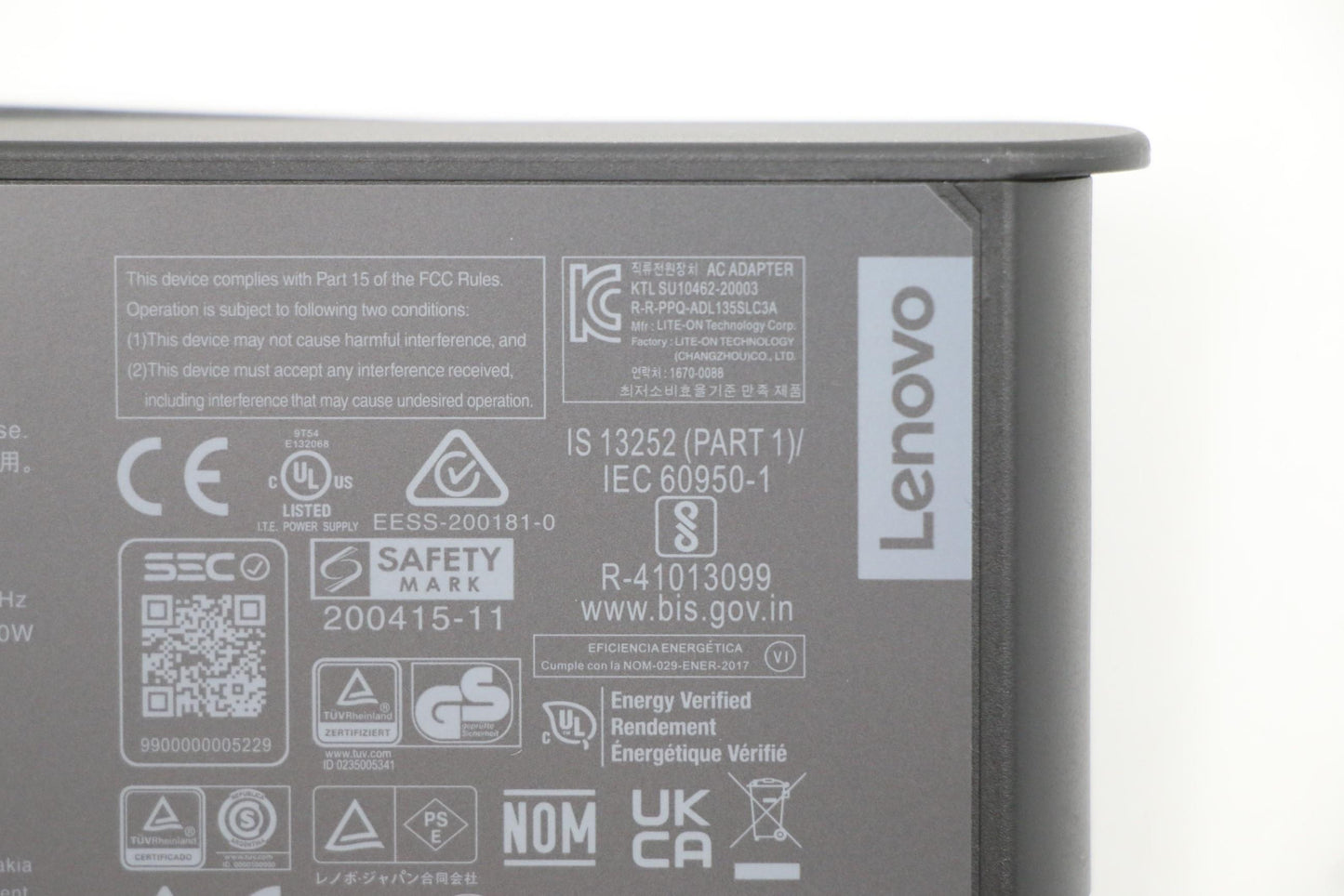 Lenovo (5A10W86257) AC Adapter, Rectangle, 135W, 3-Pin, Black