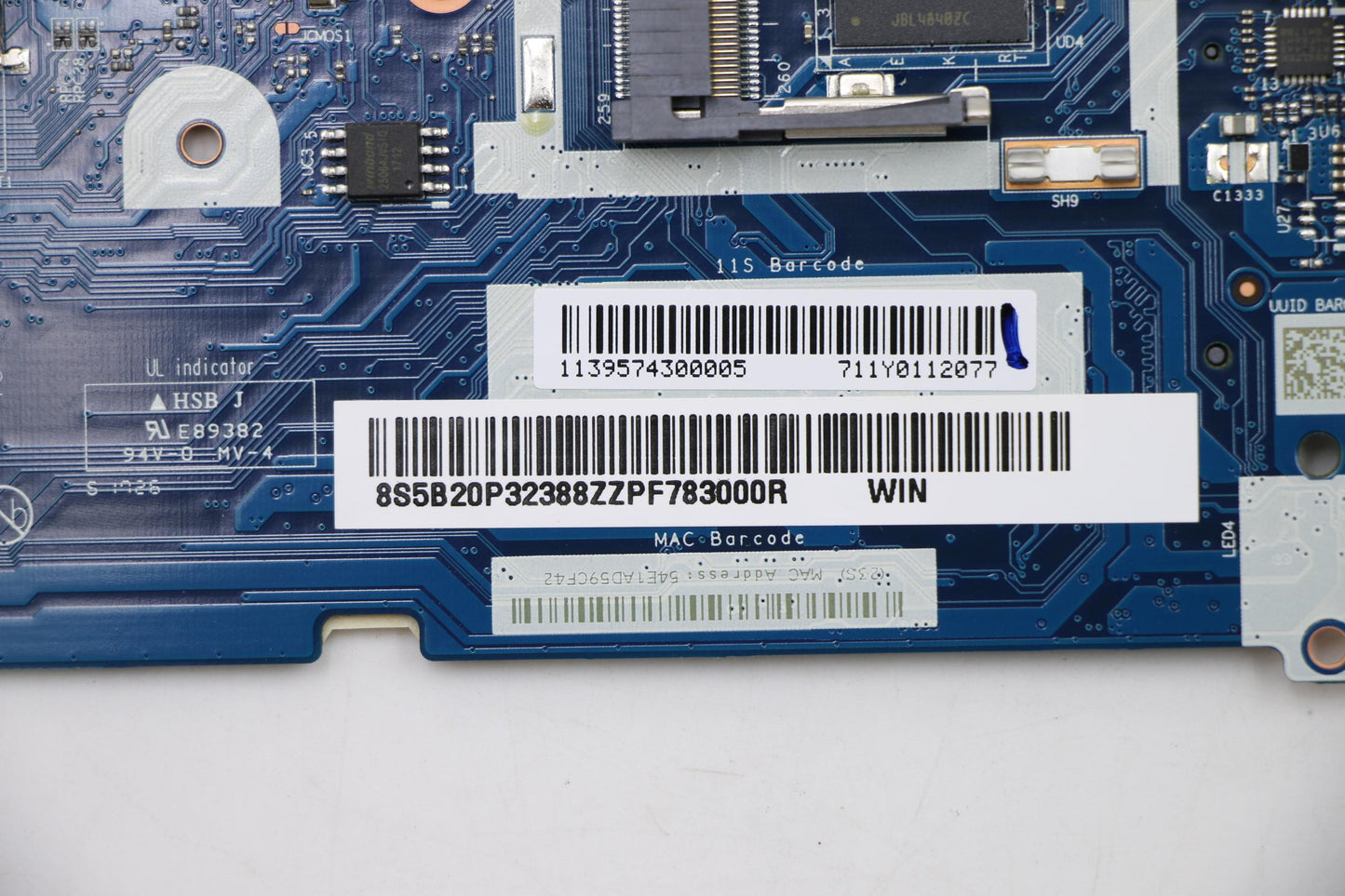 Lenovo Mbl80Yli57200Uhgtr4Gd4Gnfpopwi - 5B20P32388