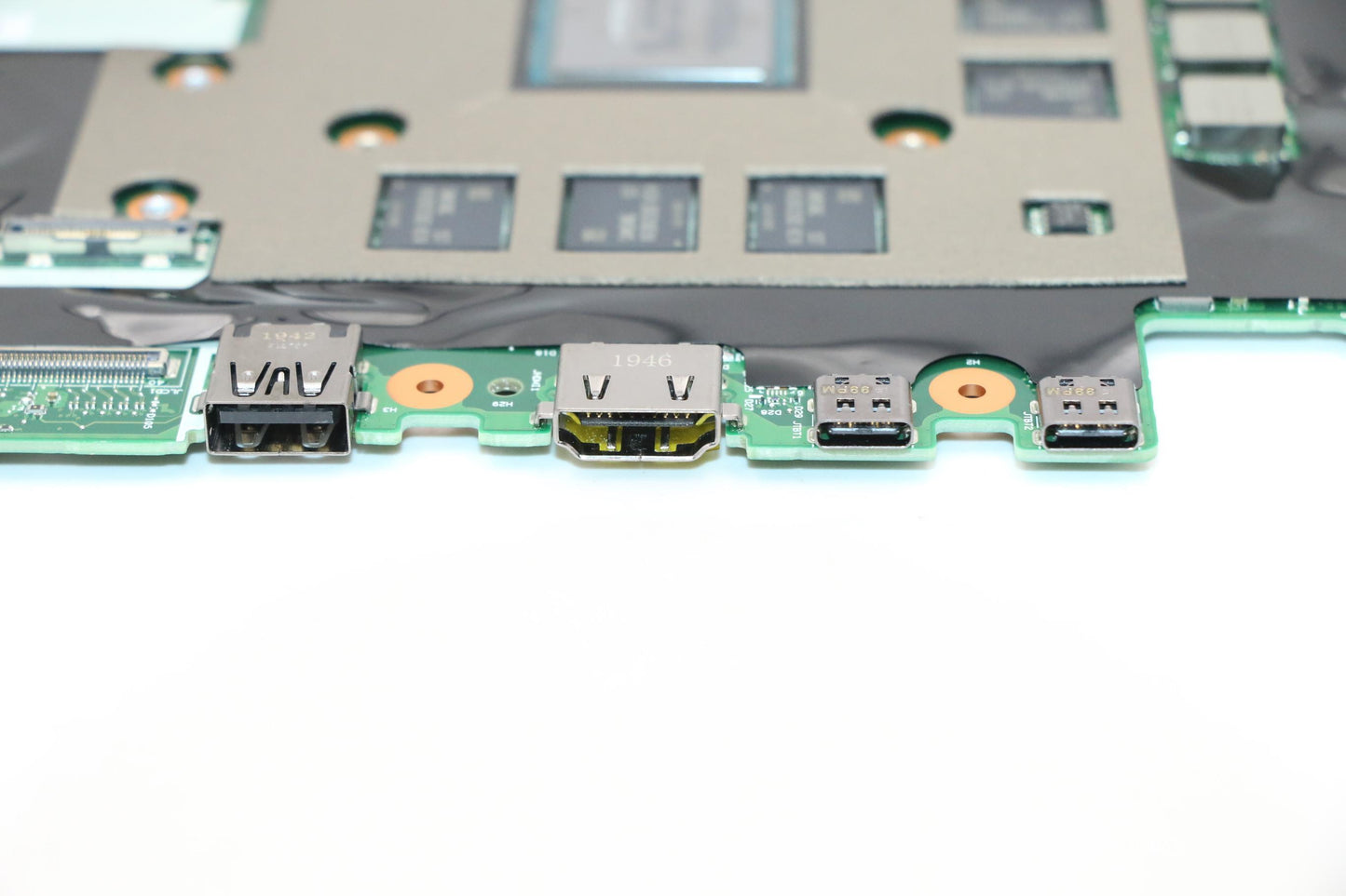 Lenovo Mb I9-9880H Vp T4 8G Nok Yaytd - 5B20S72184