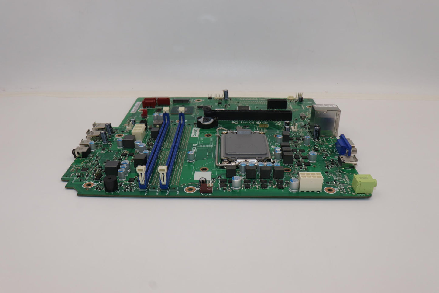 Lenovo (5B20U55287) B660 Motherboard, NATX Form Factor, Windows DPK