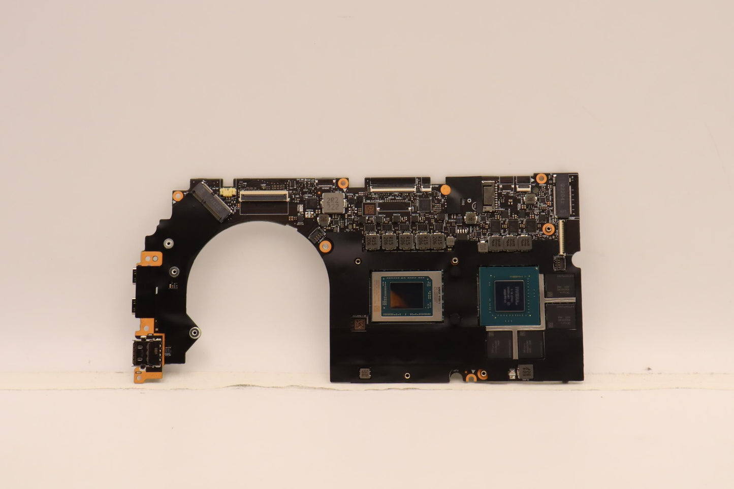 Lenovo Motherboard, L82TLWIN, Ryzen R9-6900HS, CE3050, 4GB RAM, 32GB Storage, RM - 5B21J17640