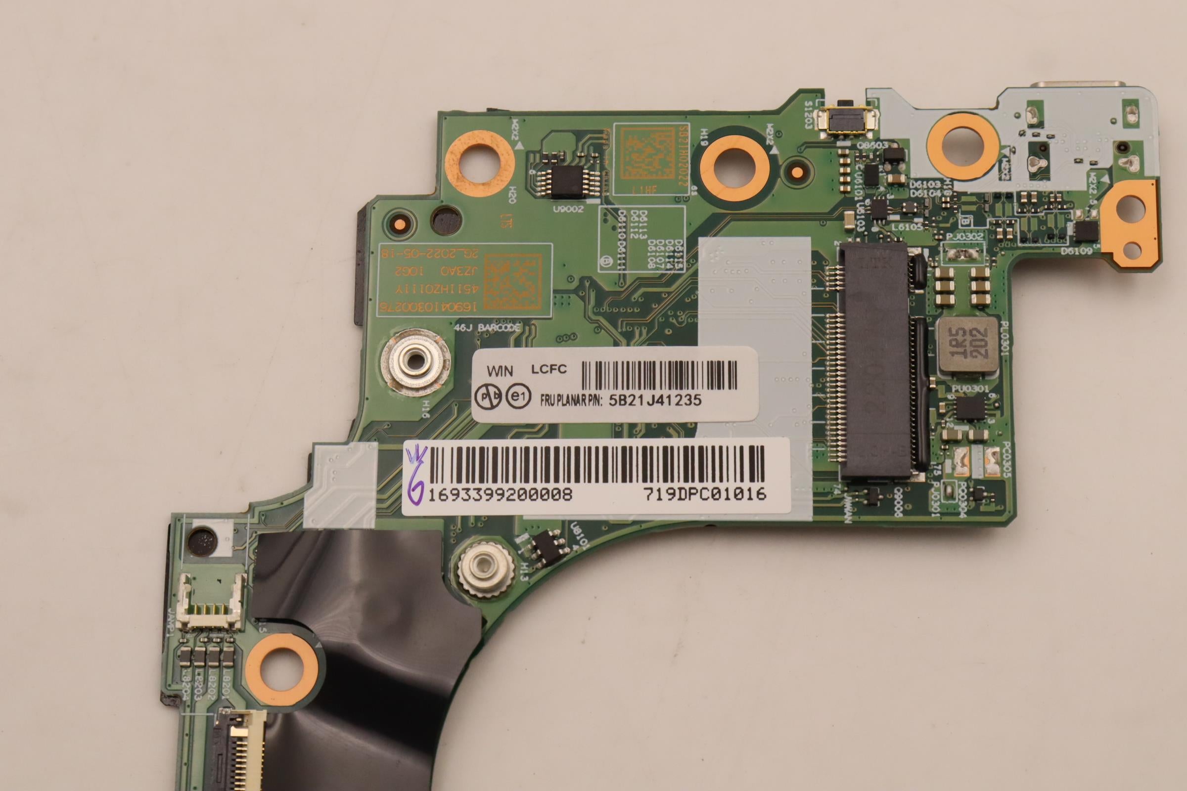 Lenovo Motherboard R7Z, 32GB RAM, Windows DPK - 5B21J41235– LenovoPart