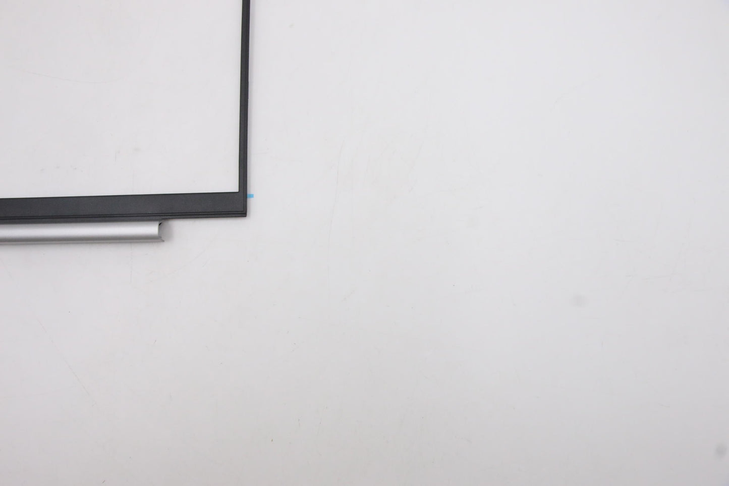 Lenovo Bezel Lcd Bezel L 82Gl Pg - 5B30S18977