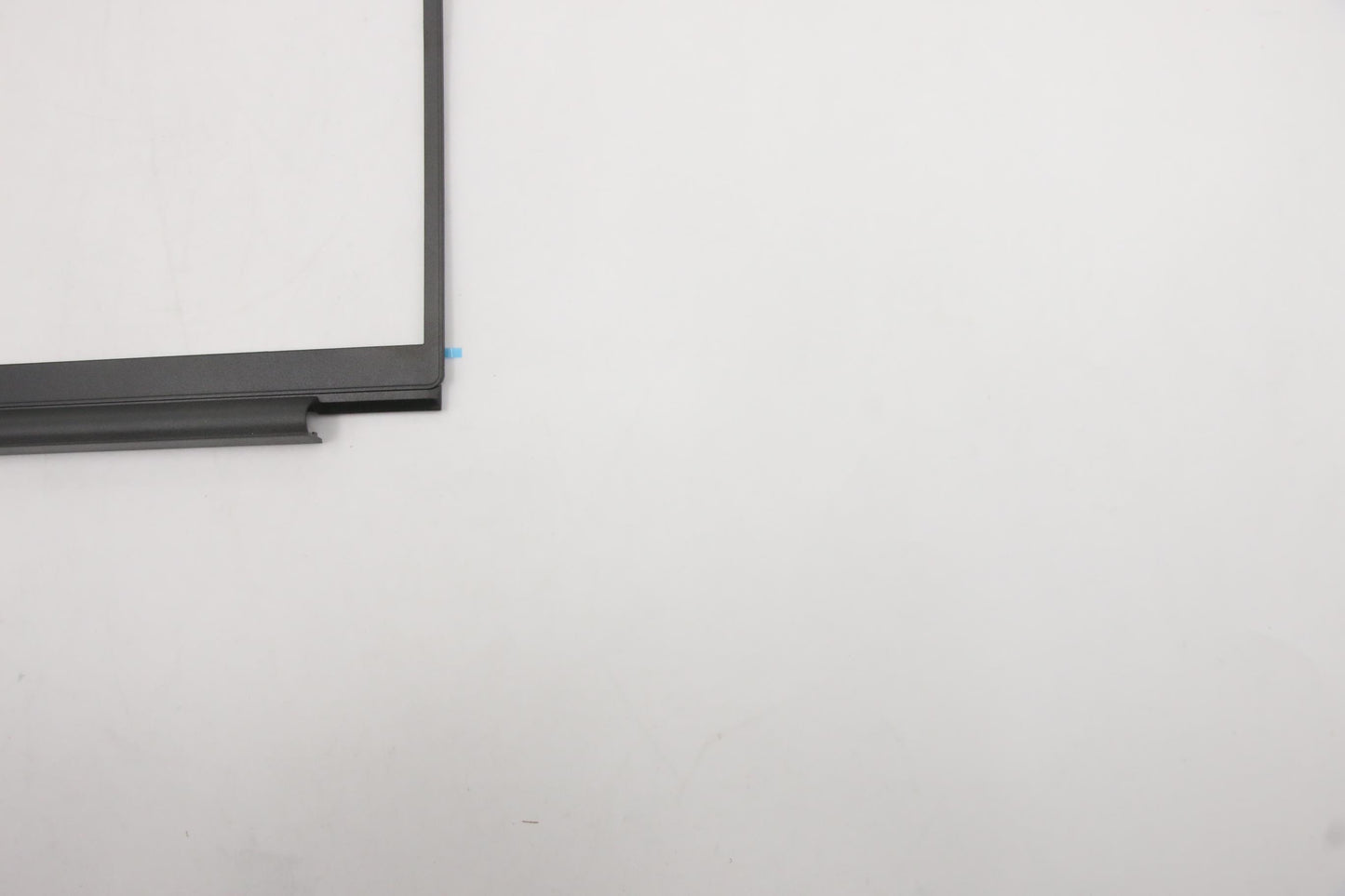 Lenovo Bezel Lcd Bezel L 82Kb Imr - 5B30S18999