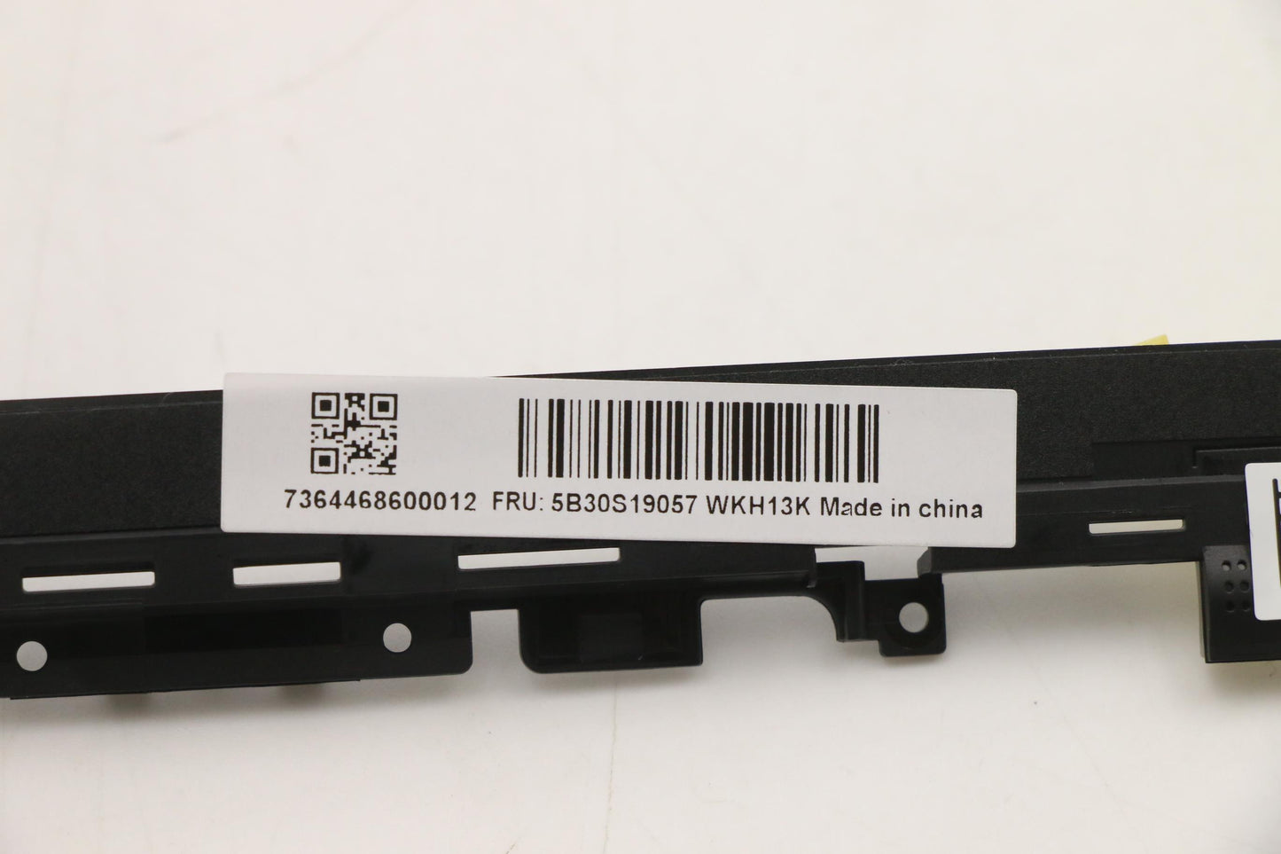 Lenovo Bezel Lcd Bezel C 82Sh - 5B30S19057