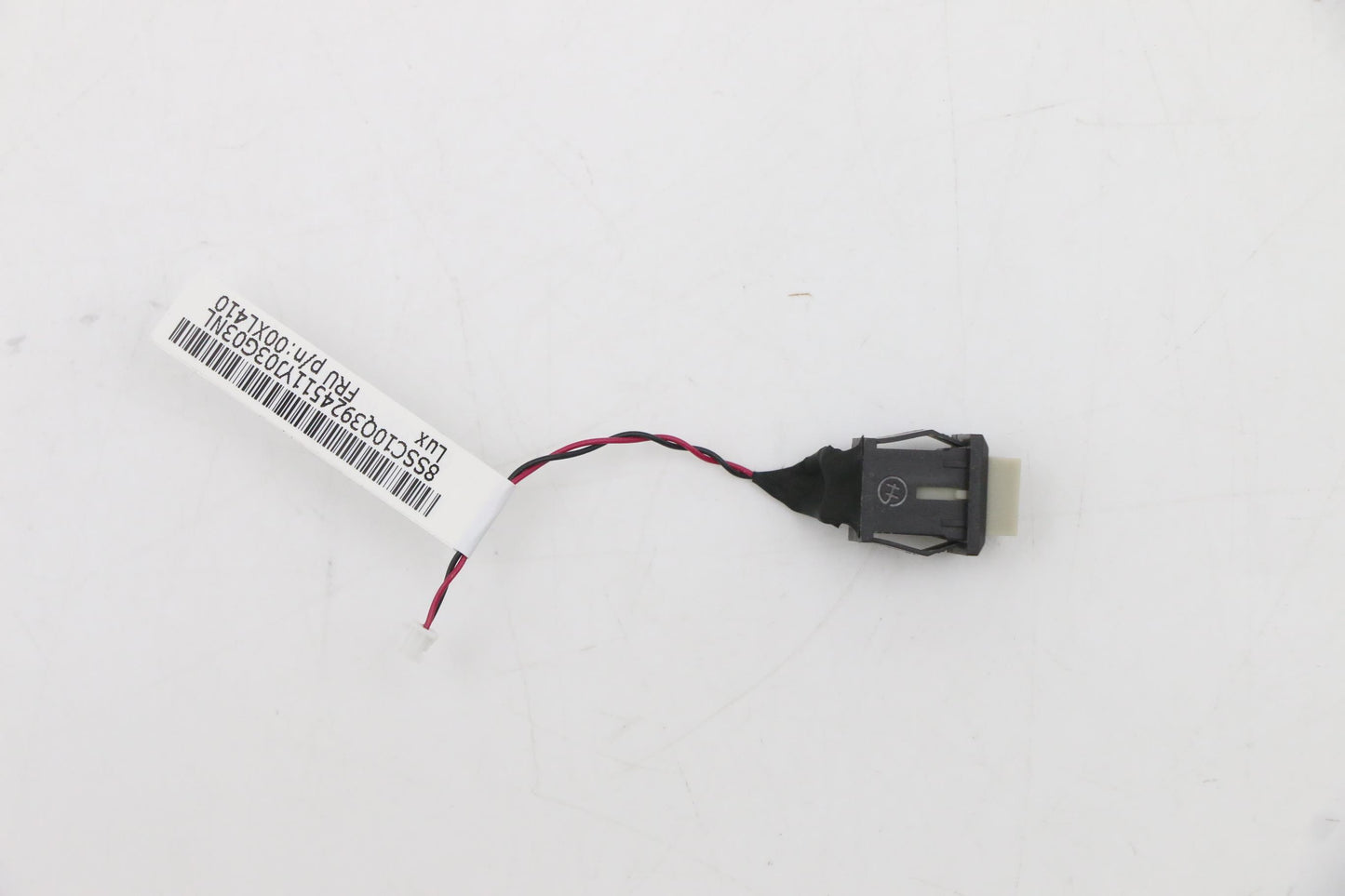 Lenovo Cable Cable 23.8 C2 Switch - 5C10U58318