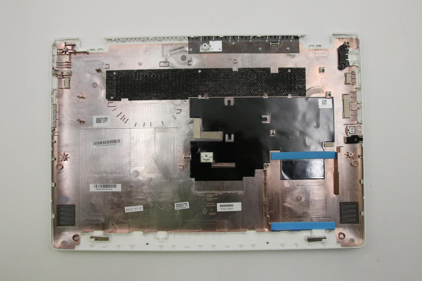 Lenovo Logic Lower W/Magnet White - 5CB0L67199