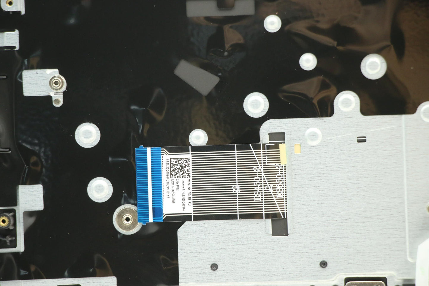 Lenovo Up Assy Pl_Blk Nfp W/Blkb Rus - 5CB0S17355