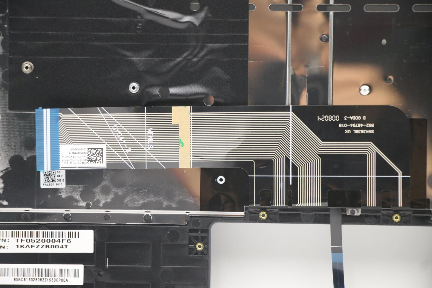 Lenovo Cover Upper Case Asm_Be Q82A3 - 5CB1B02808
