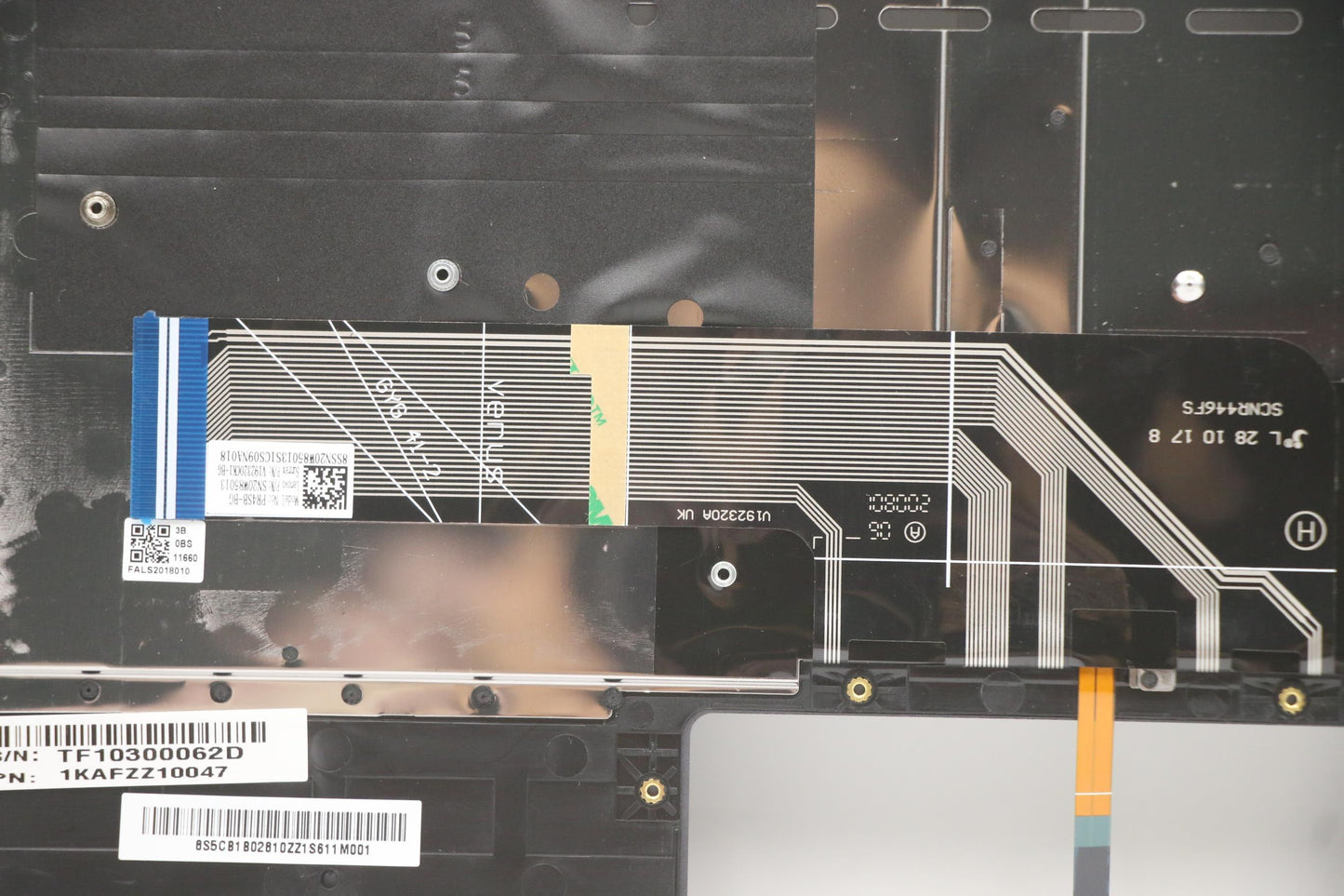 Lenovo Cover Upper Case Asm_Bu Q82A3 - 5CB1B02810