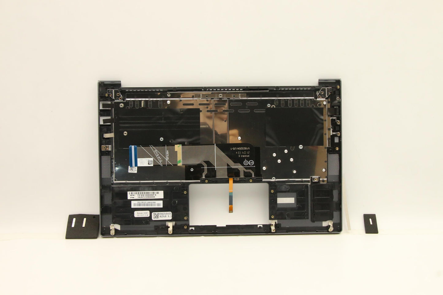 Lenovo Cover Upper Case Asm_Ukr Q82A3 - 5CB1B05311