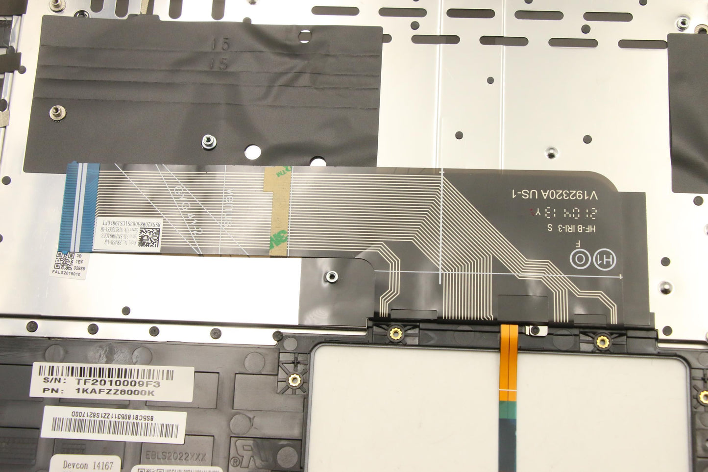 Lenovo Cover Upper Case Asm_Ukr Q82A3 - 5CB1B05311