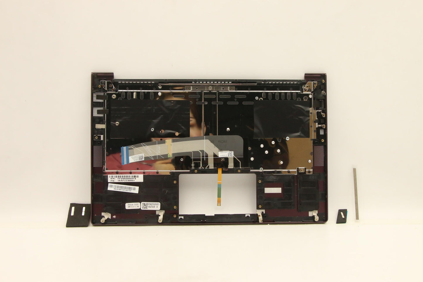 Lenovo Cover Upper Case Asm_Cz-Sk Q82 - 5CB1B05316
