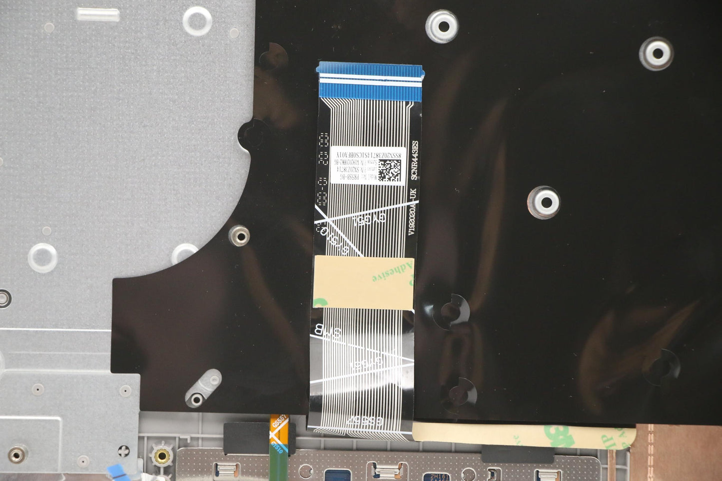 Lenovo Cover Upper Case Asm_Bul L20V3 - 5CB1B07605
