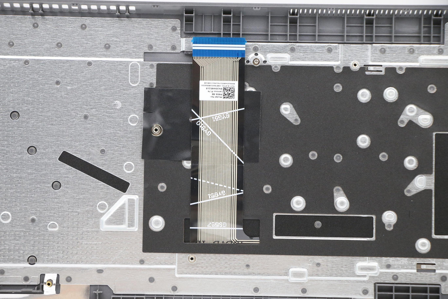 Lenovo Cover Upper Case Asm_Bel L82H9 - 5CB1B97611