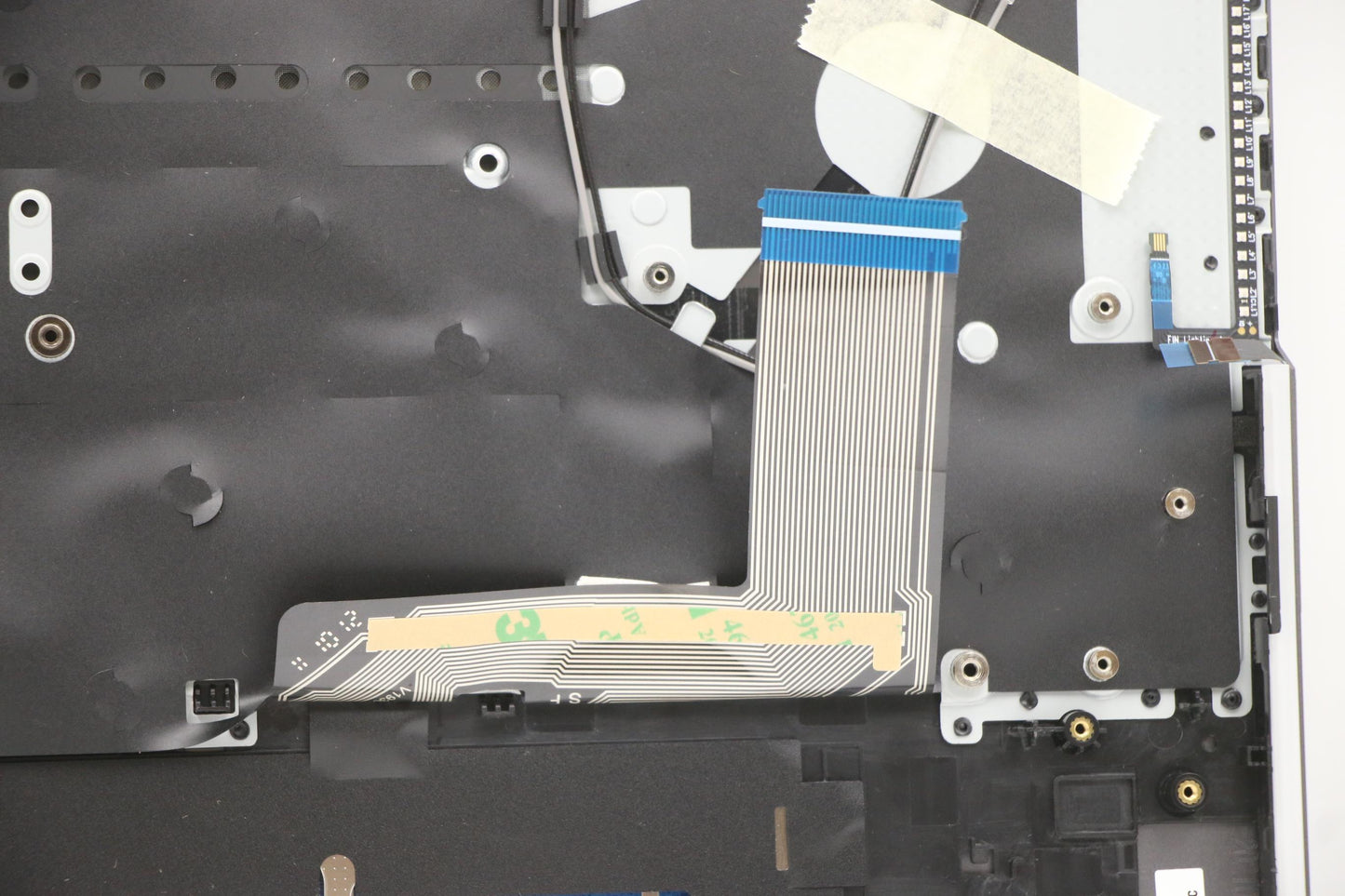 Lenovo Cover Upper Case Asm_Bel L82M0 - 5CB1C17305