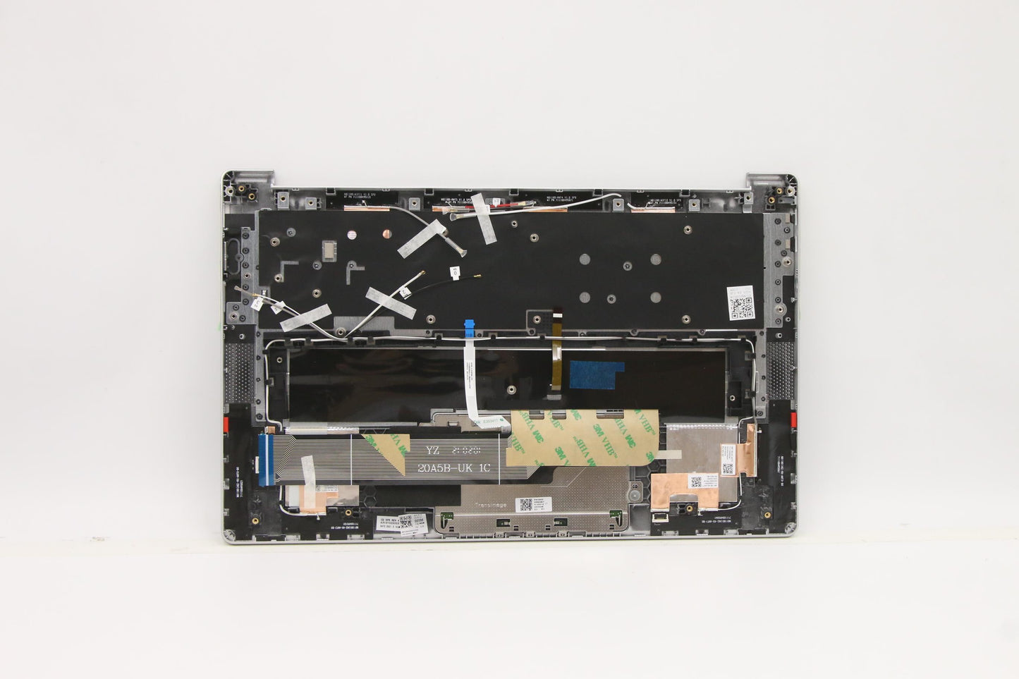 Lenovo Cover Upper Case Asm_Uke Wt 82 - 5CB1C68184