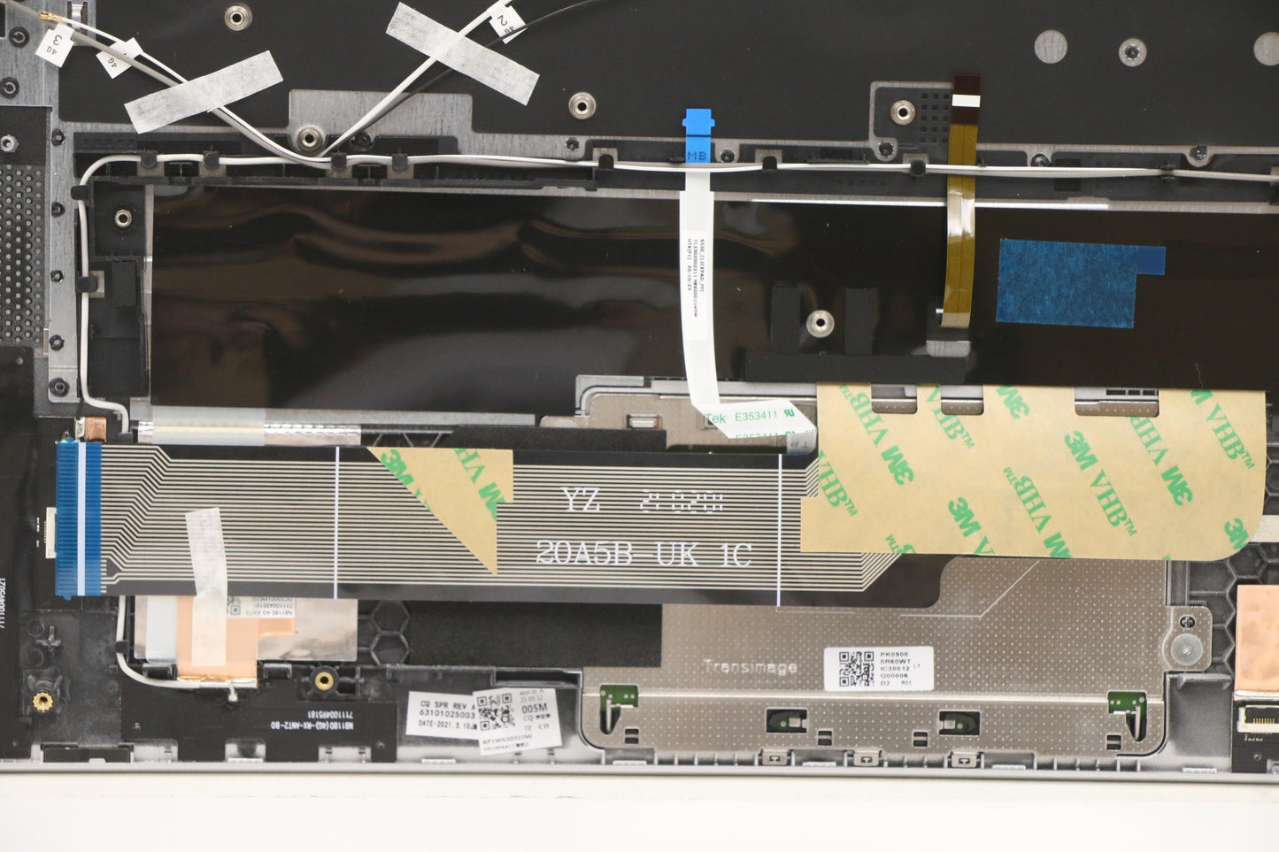 Lenovo Cover Upper Case Asm_Uke Wt 82 - 5CB1C68184