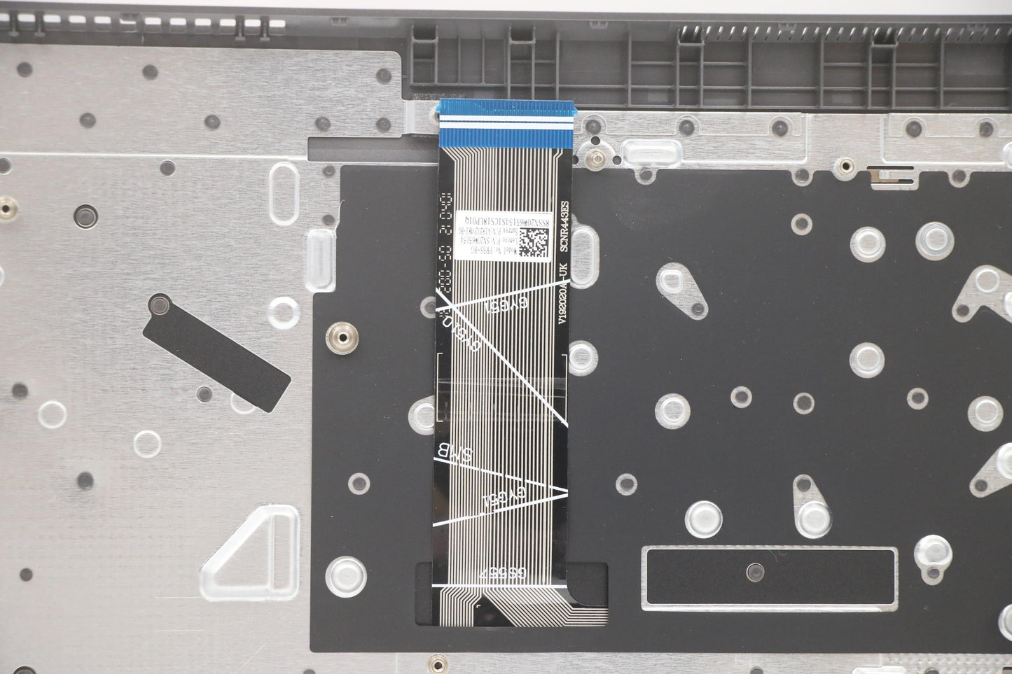Lenovo Cover Upper Case Asm_Bul L82Nx - 5CB1D01867