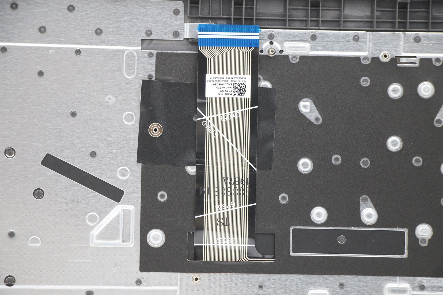 Lenovo Cover Upper Case Asm_Slv L82Nx - 5CB1D01894