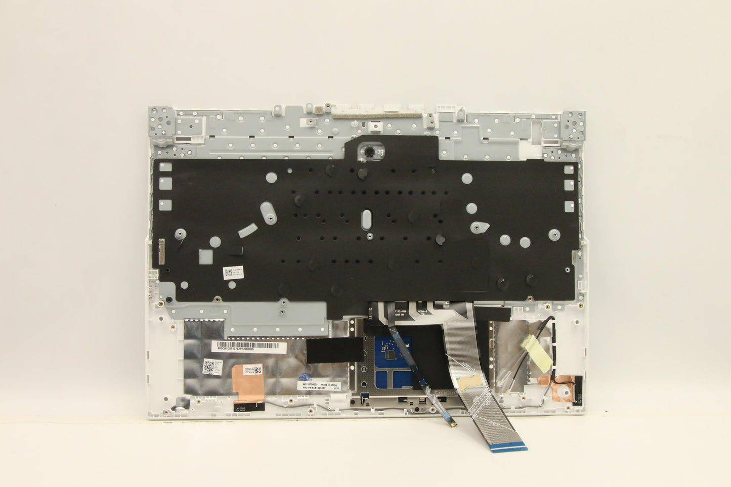 Lenovo Cover Upper Case Asm_Nordic L8 - 5CB1D05107