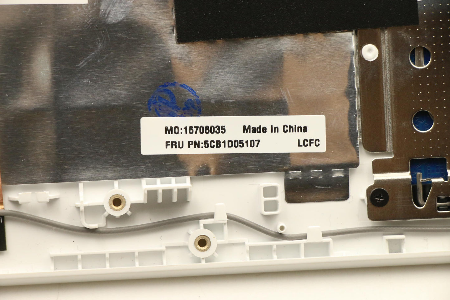 Lenovo Cover Upper Case Asm_Nordic L8 - 5CB1D05107