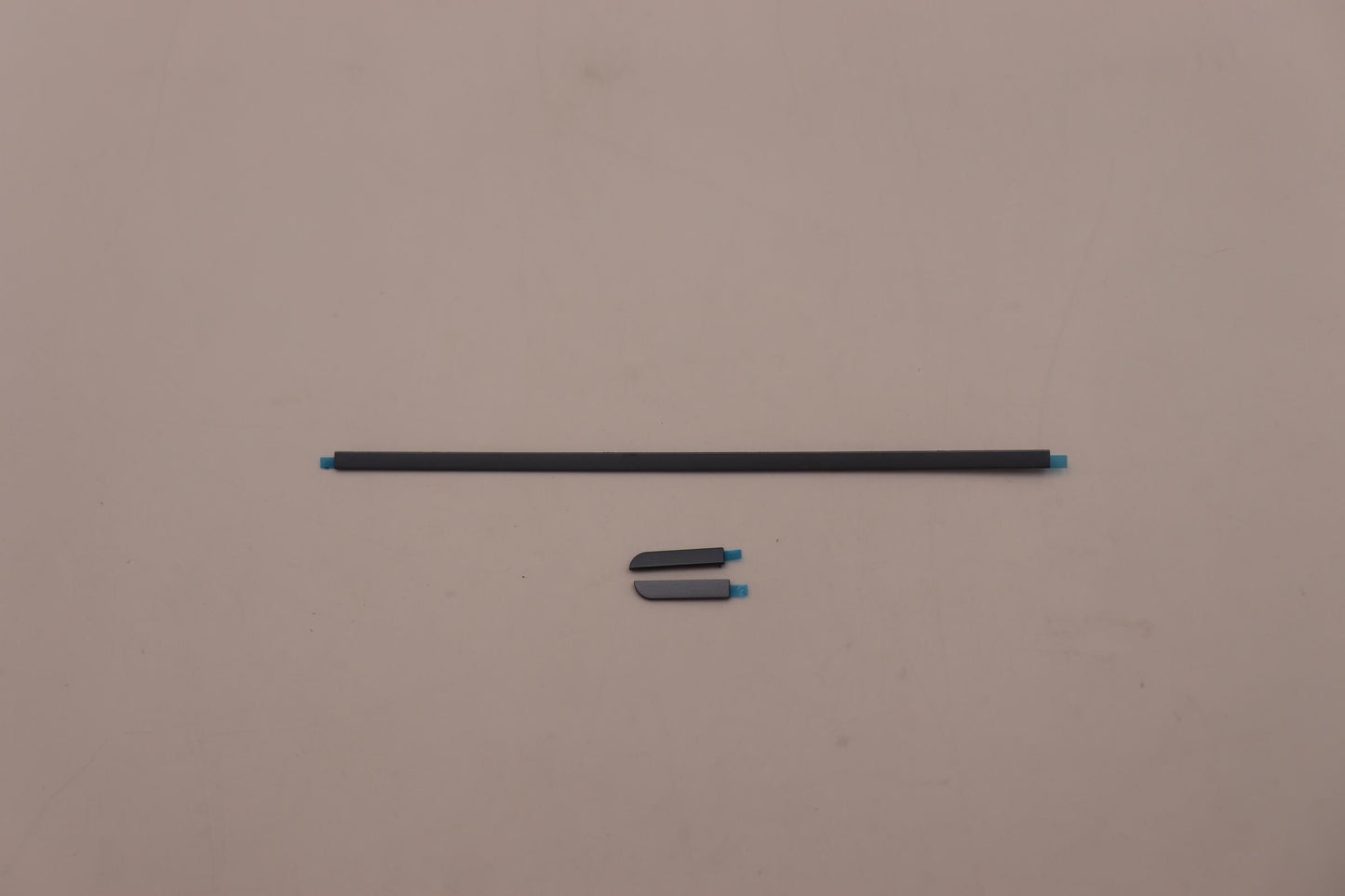 Lenovo Cover Strip Cover L 82Qe Sb - 5CB1J02057