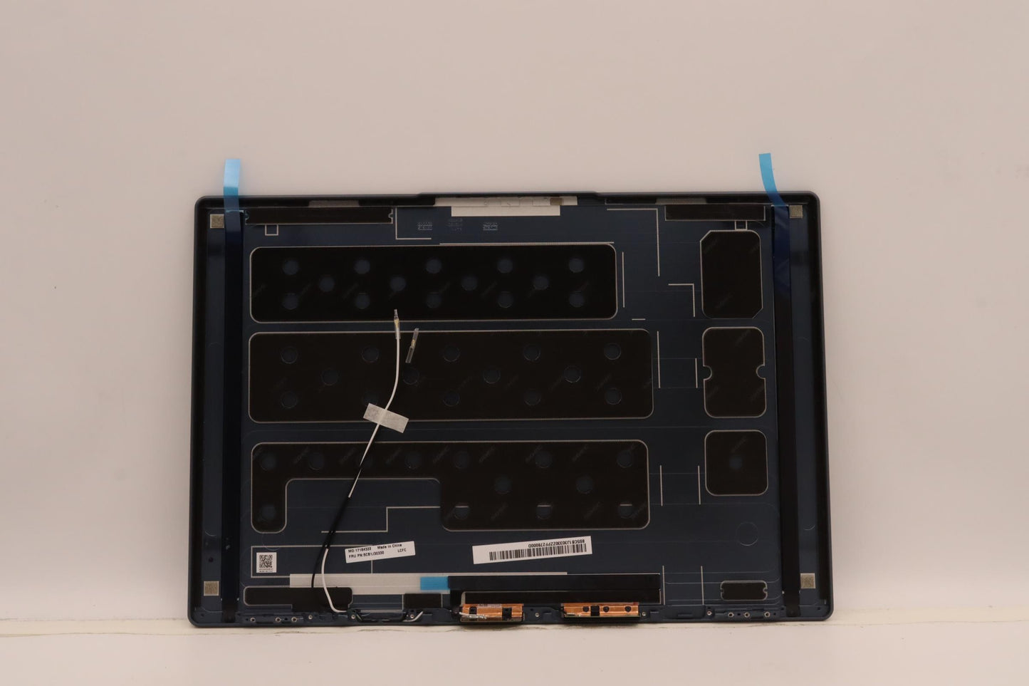 Lenovo Cover Lcd Cover L82Tkgls Dt Yg - 5CB1J30330
