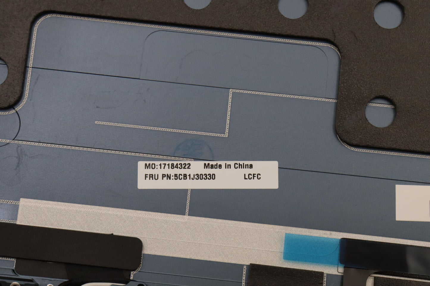 Lenovo Cover Lcd Cover L82Tkgls Dt Yg - 5CB1J30330