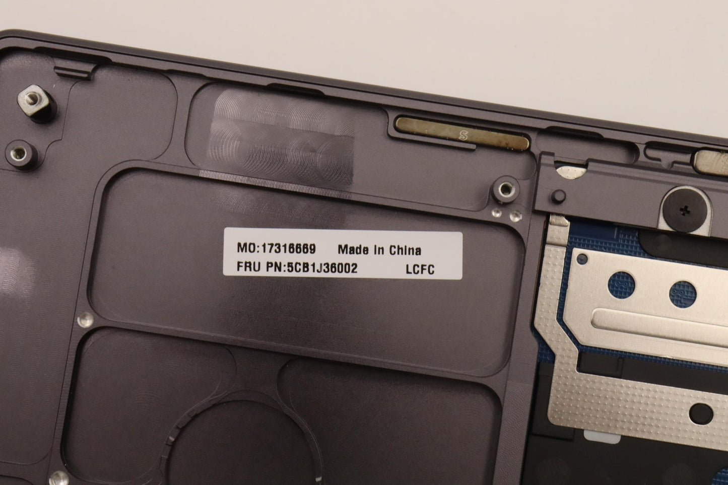 Lenovo Cover Upper Case Asmbul L82Tl - 5CB1J36002
