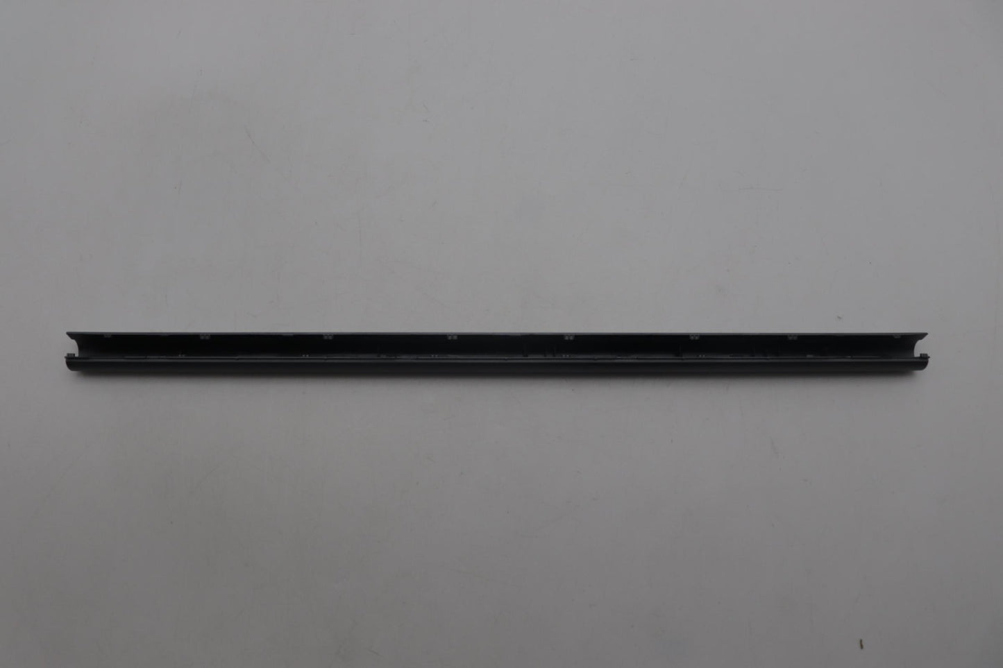 Lenovo Cover Cover L 83Dn Hinge - 5CB1N62179