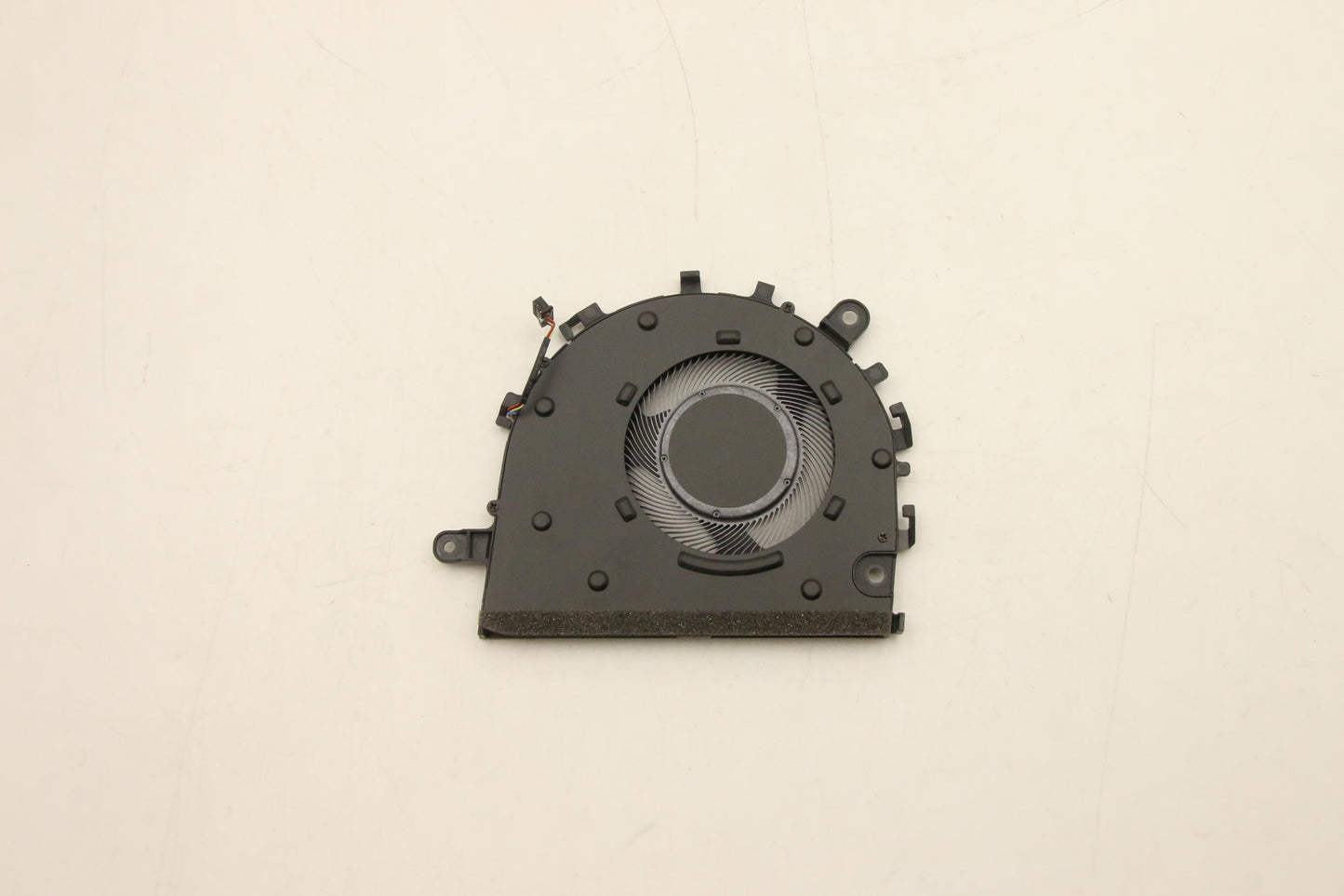 Lenovo Fan System Fan L 82R3 Avc - 5F10S14006