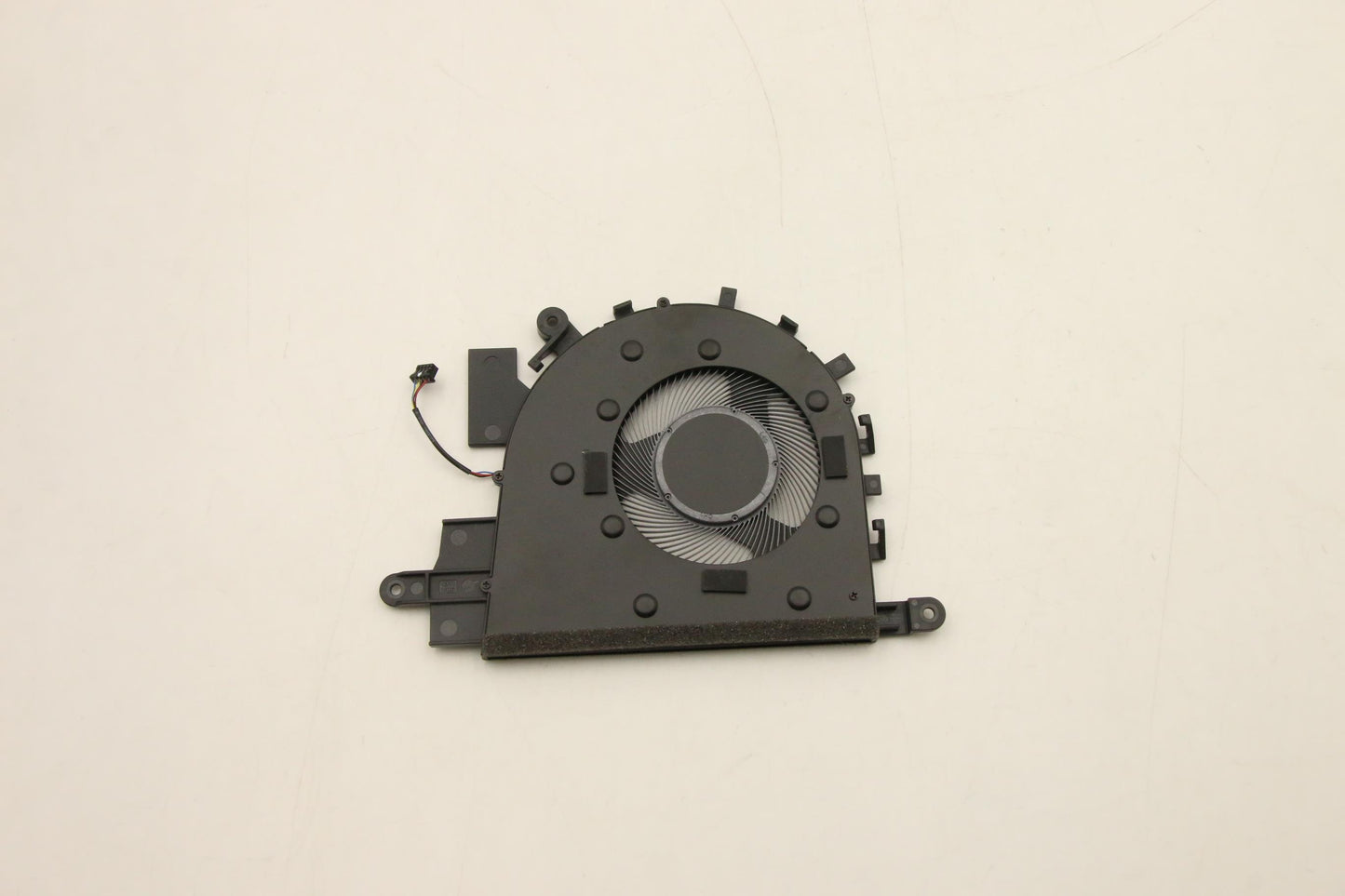 Lenovo Fan System Fan L 82R4 Avc - 5F10S14012