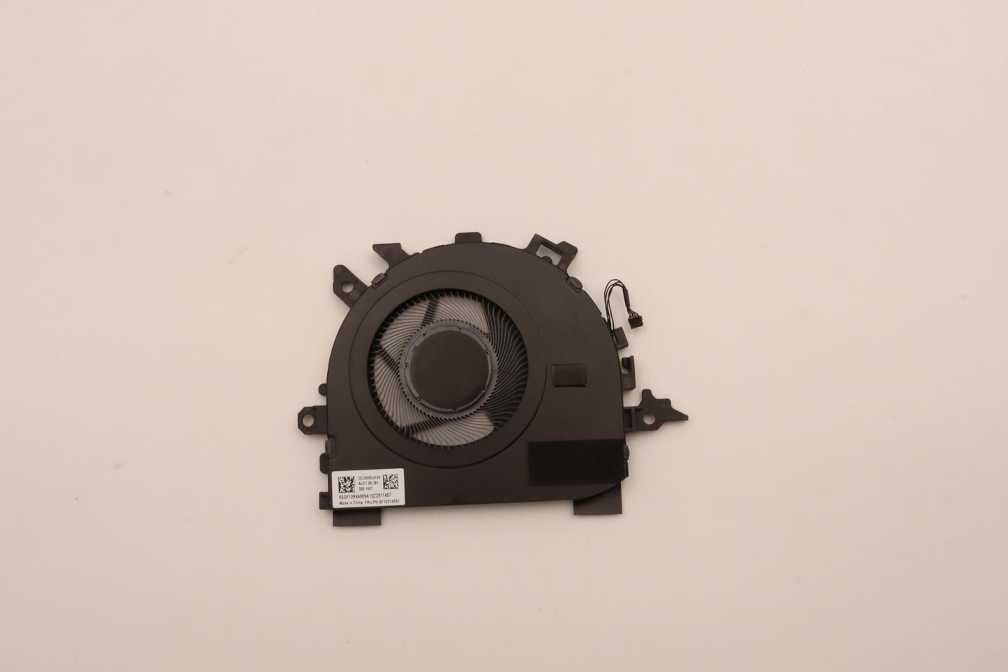 Lenovo Fan System Fan L 82V8 Avc - 5F10S14062