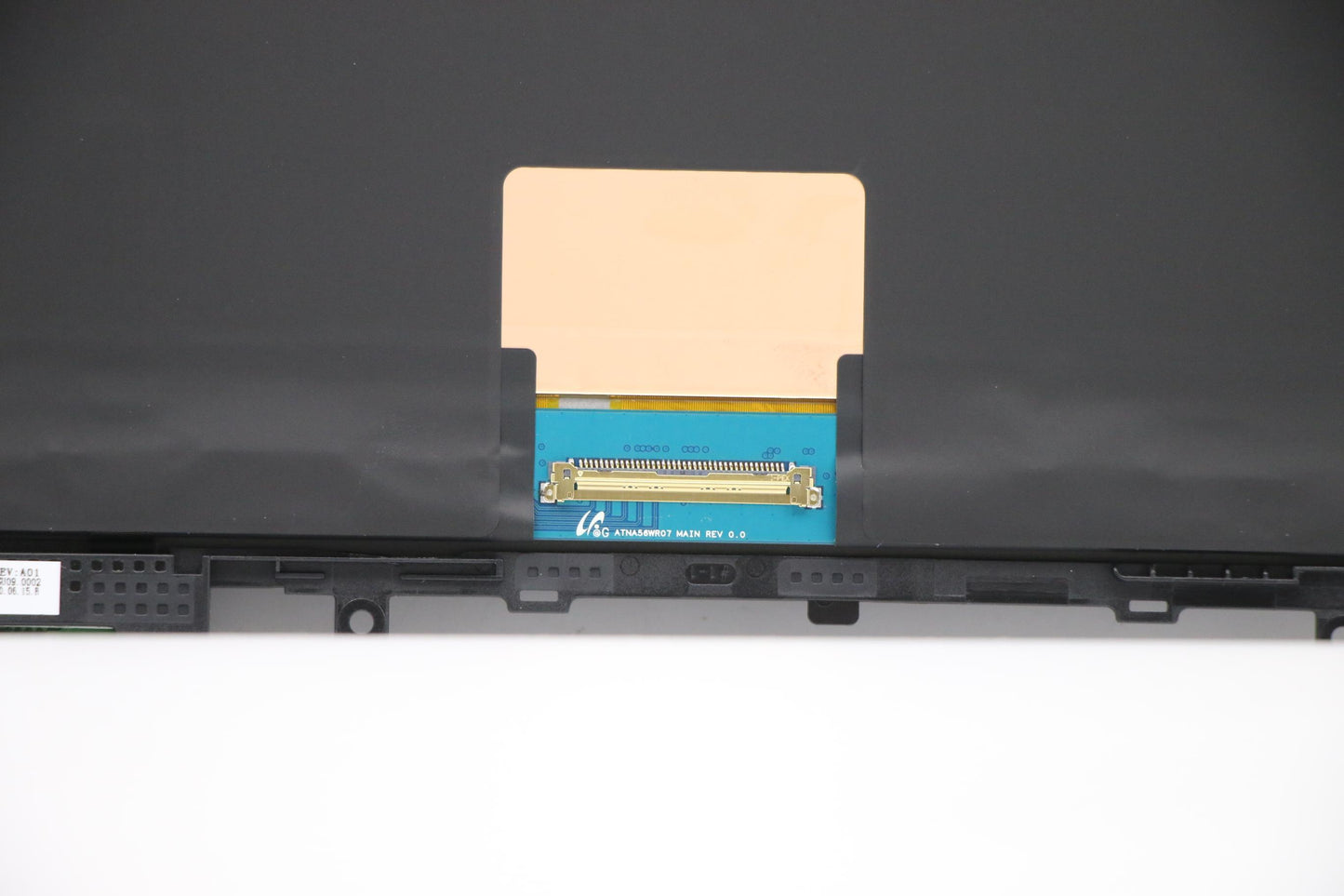 Lenovo 15.6" UHD Touch Display, Anti-Reflection, Anti-Smudge, OLED, Color Calibration - 5M10Y87518