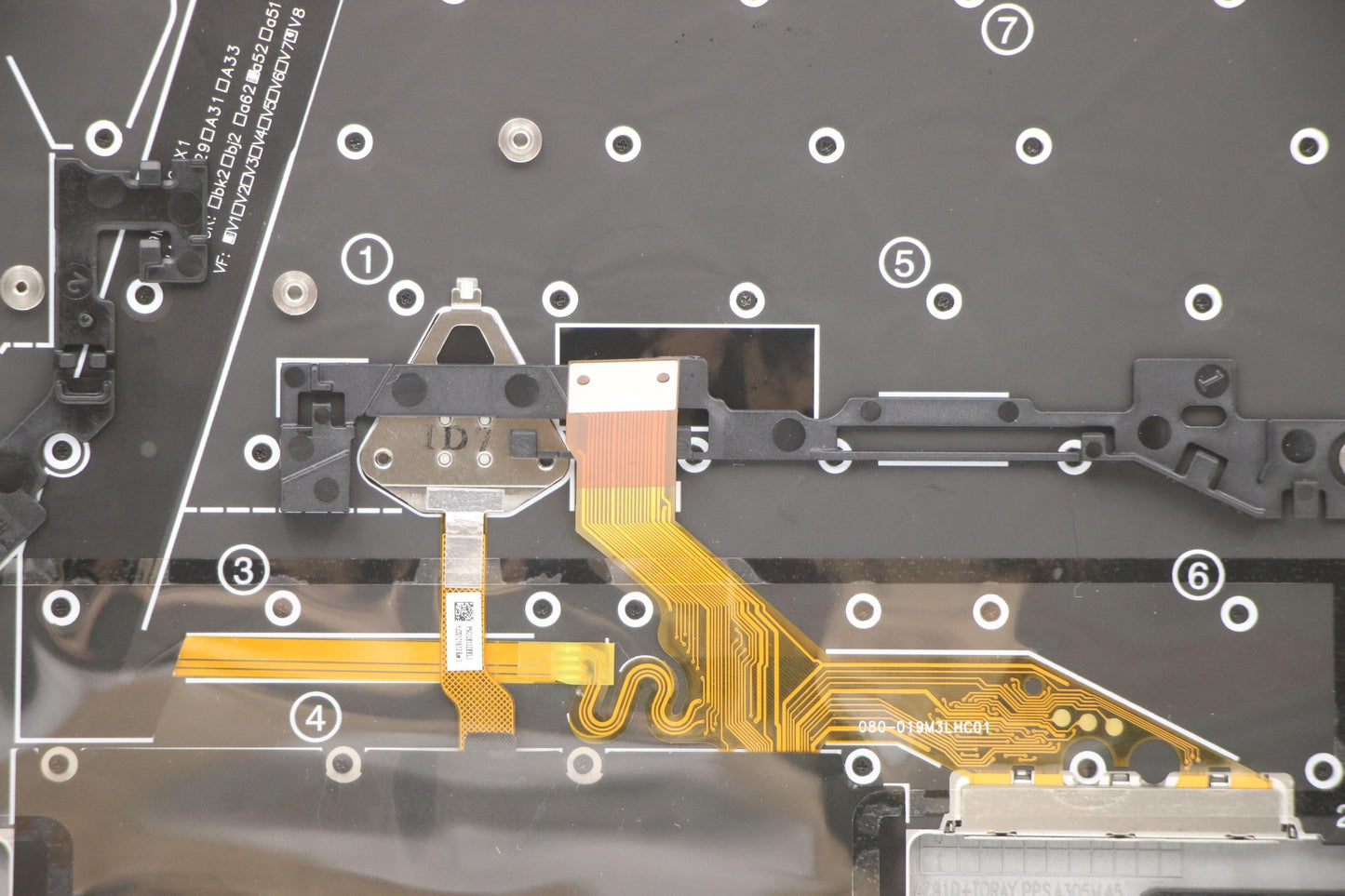 Lenovo Mech_Asm Grp,Kbd,Bzl,Swe/Fin,W - 5M11B38338