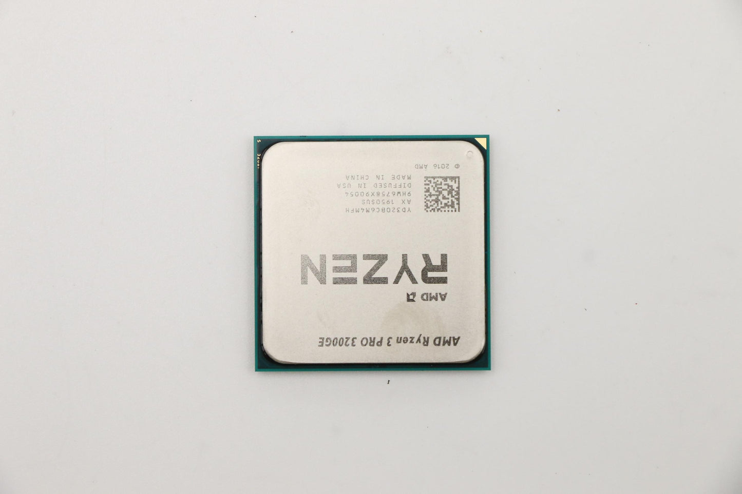 Lenovo Sp Amd Ryzen3 Pro 3200Ge 4C - 5SA0U56076